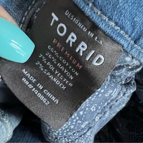 Torrid Jegging Jeans Item 11369706 Three Button Denim Jeans 22R - Picture 4 of 9